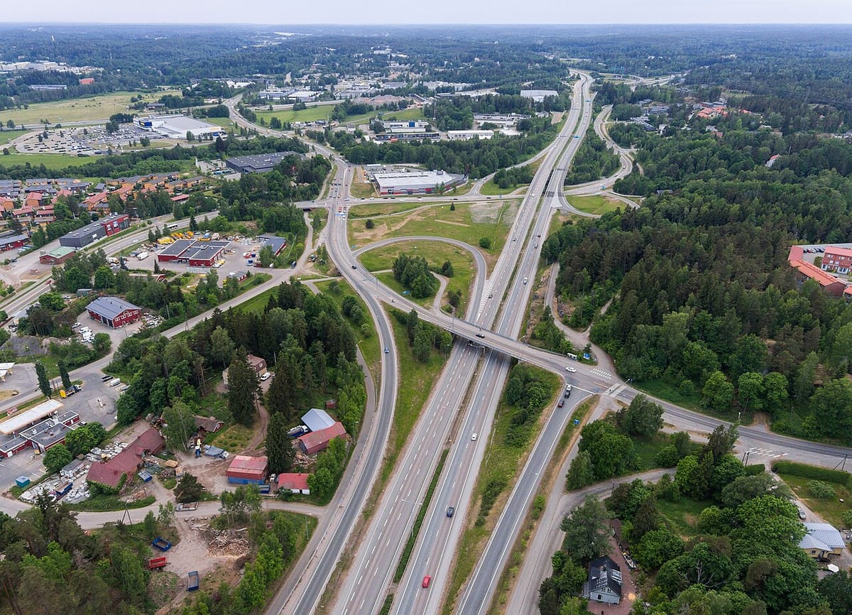 Collision on Ring Road III at Sundsberg junction causes traffic disruption